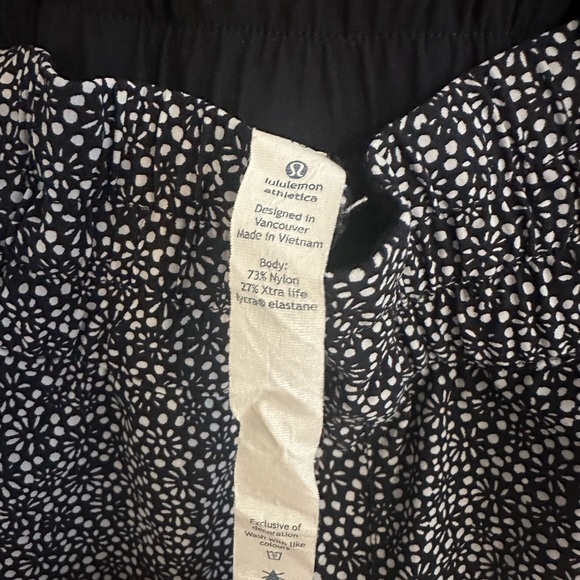 Black and white lululemon shorts - Picture 3 of 5